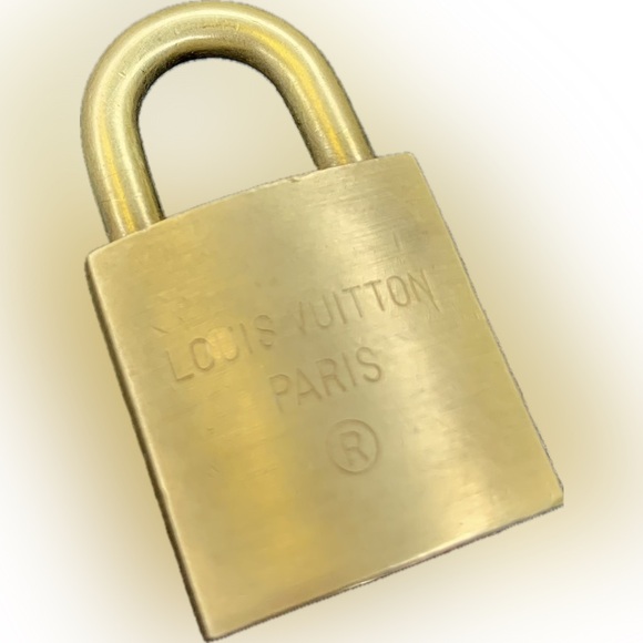 Louis Vuitton 100 Series~EXTREMELY RARE #122(no key) W/COA - Picture 2 of 8